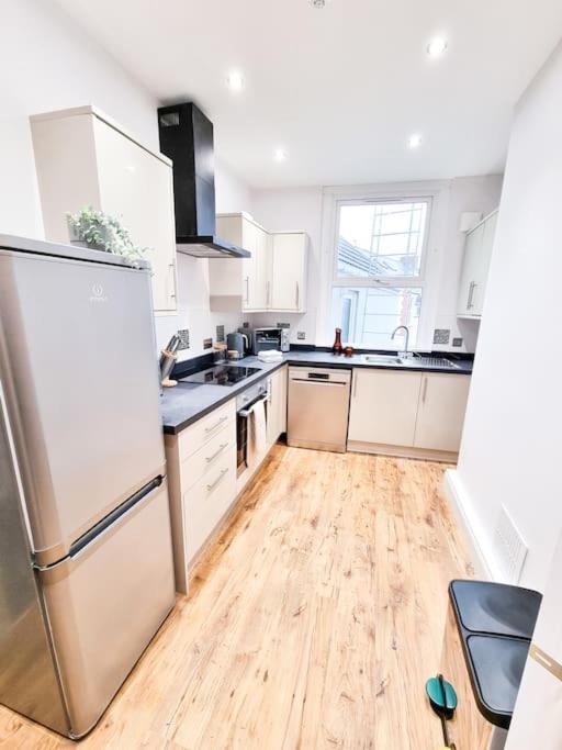 Stunning Flat Close To Beach Swansea Extérieur photo
